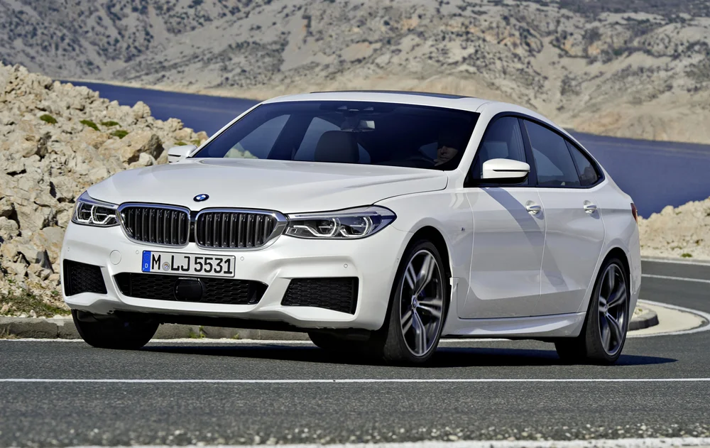 Auto glass service on a BMW